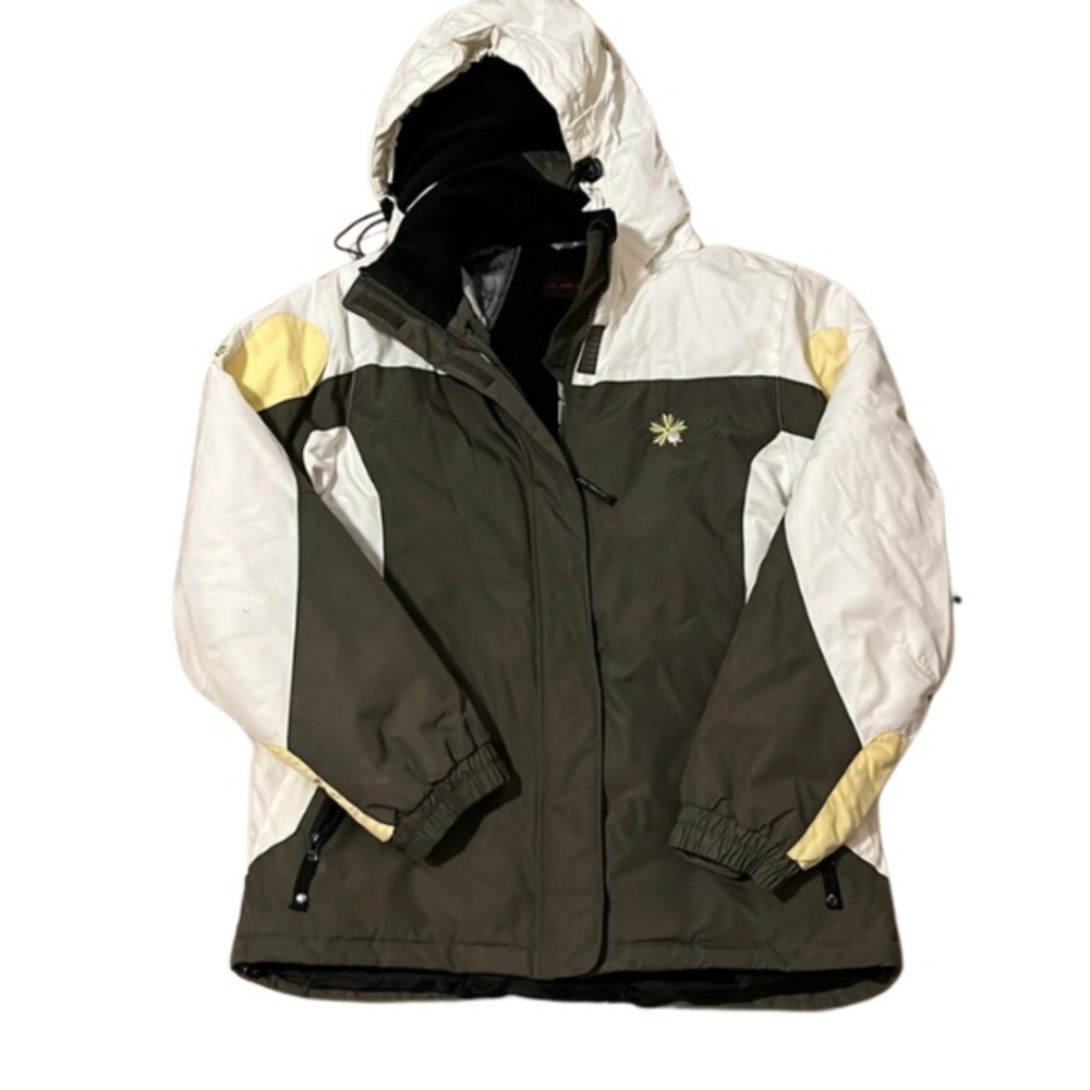 ⚪️⚪️Women’s size med winter coat